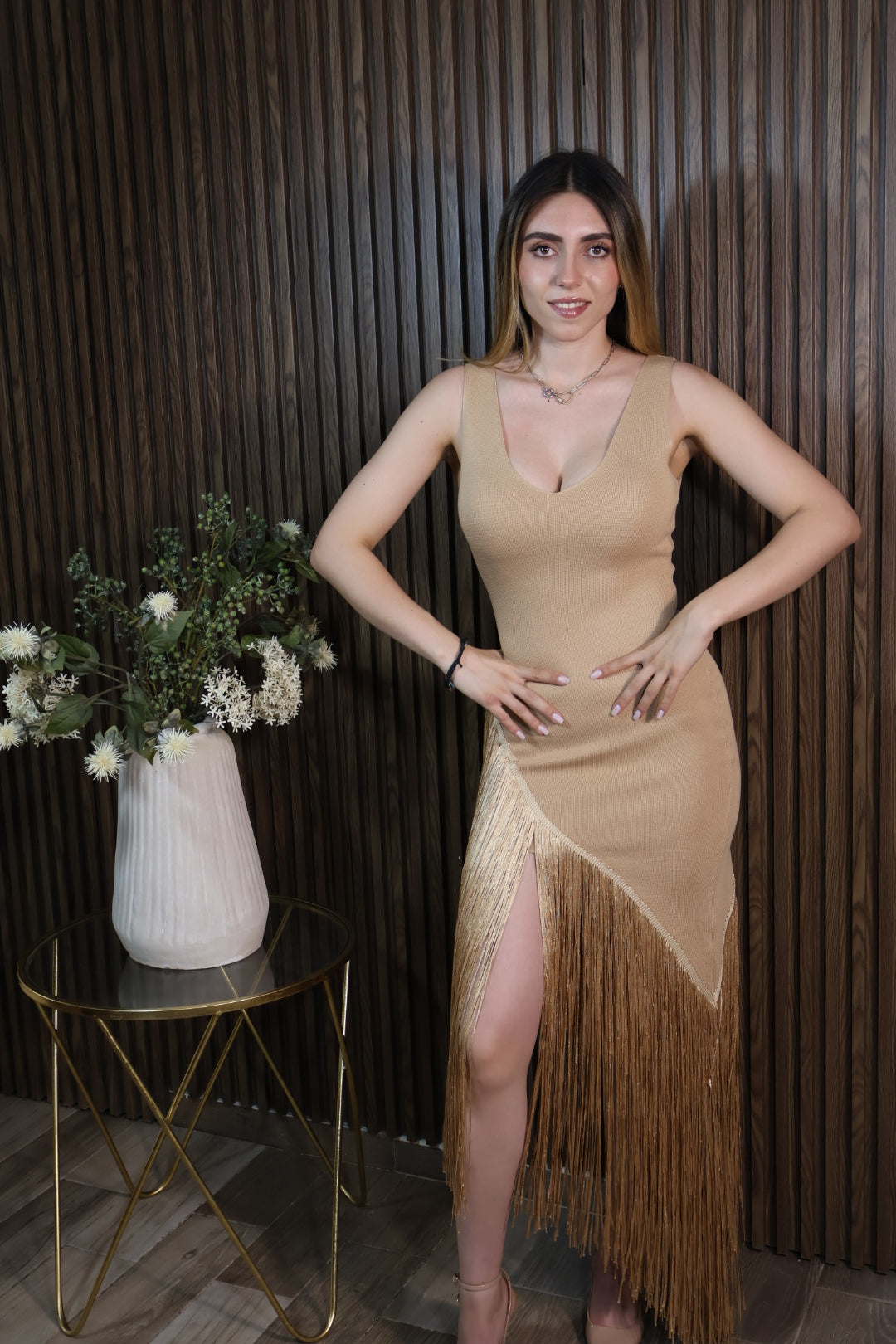 VESTIDO CAMEL BARBAS