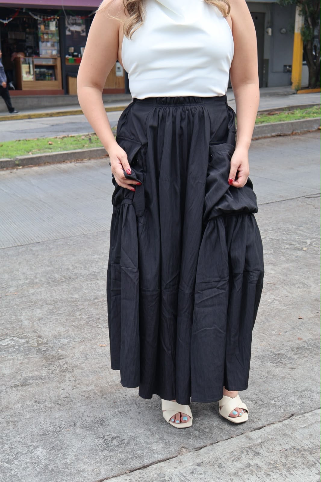FALDA NEGRA BOLSAS VOLADA