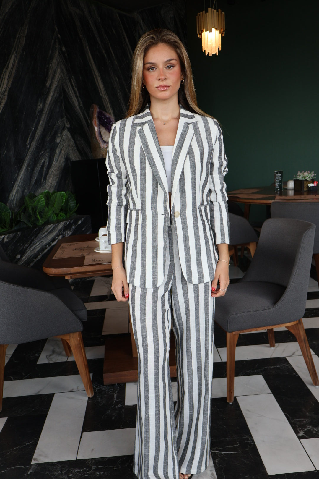 CONJUNTO LINEAS GRIS BLACO
