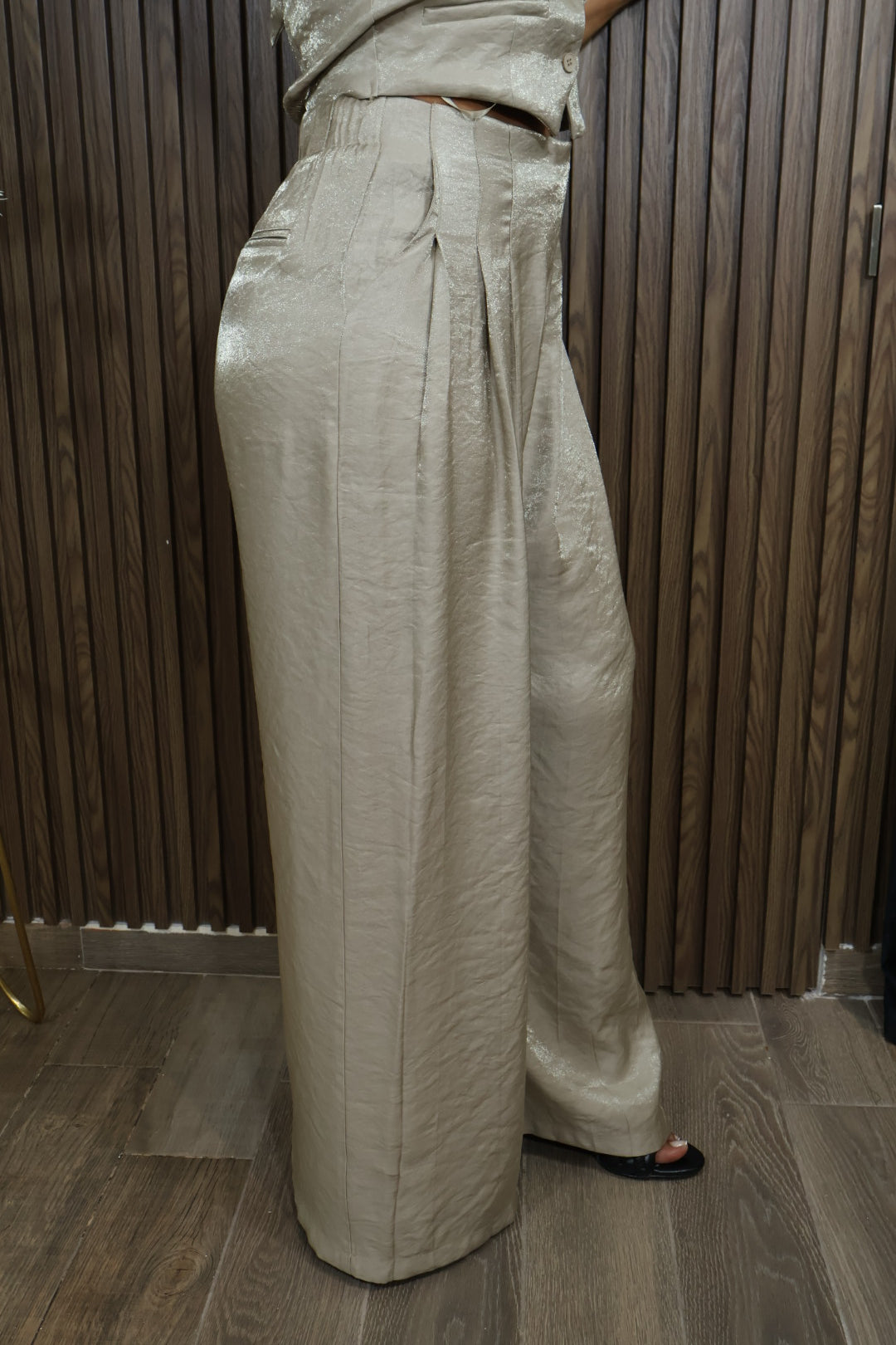 CONJUNTO CHALECO PANTALÓN SATINADO