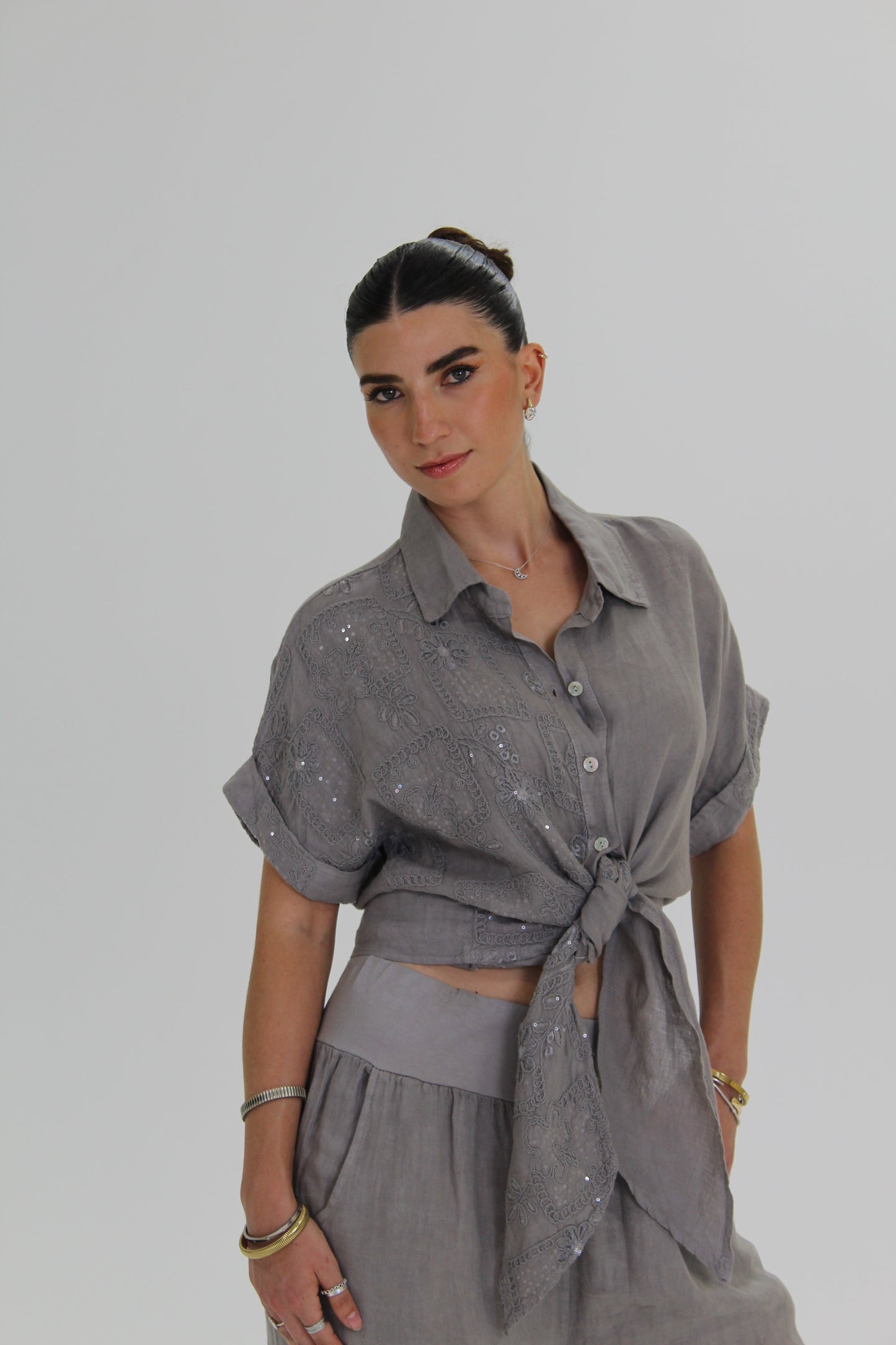 BLUSA BORDADO LENTEJUELA gris
