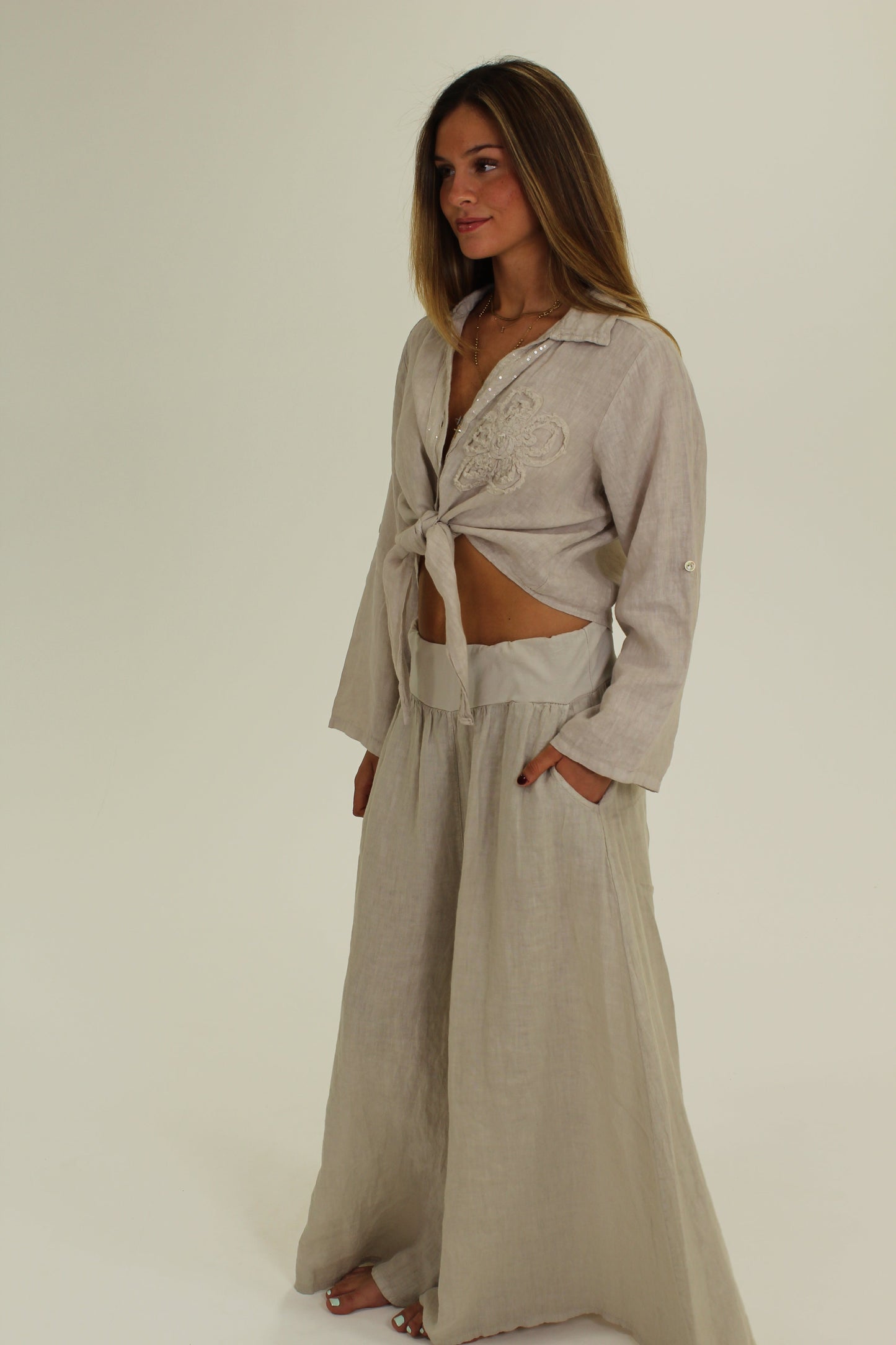 BLUSA FLOR LAZO beige