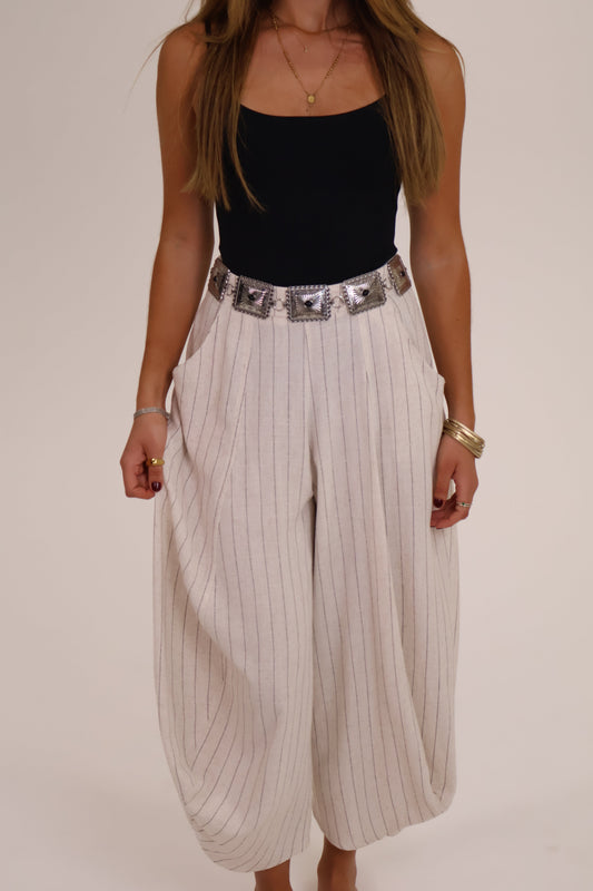 PANTALON CORTO CURVA RAYA beige