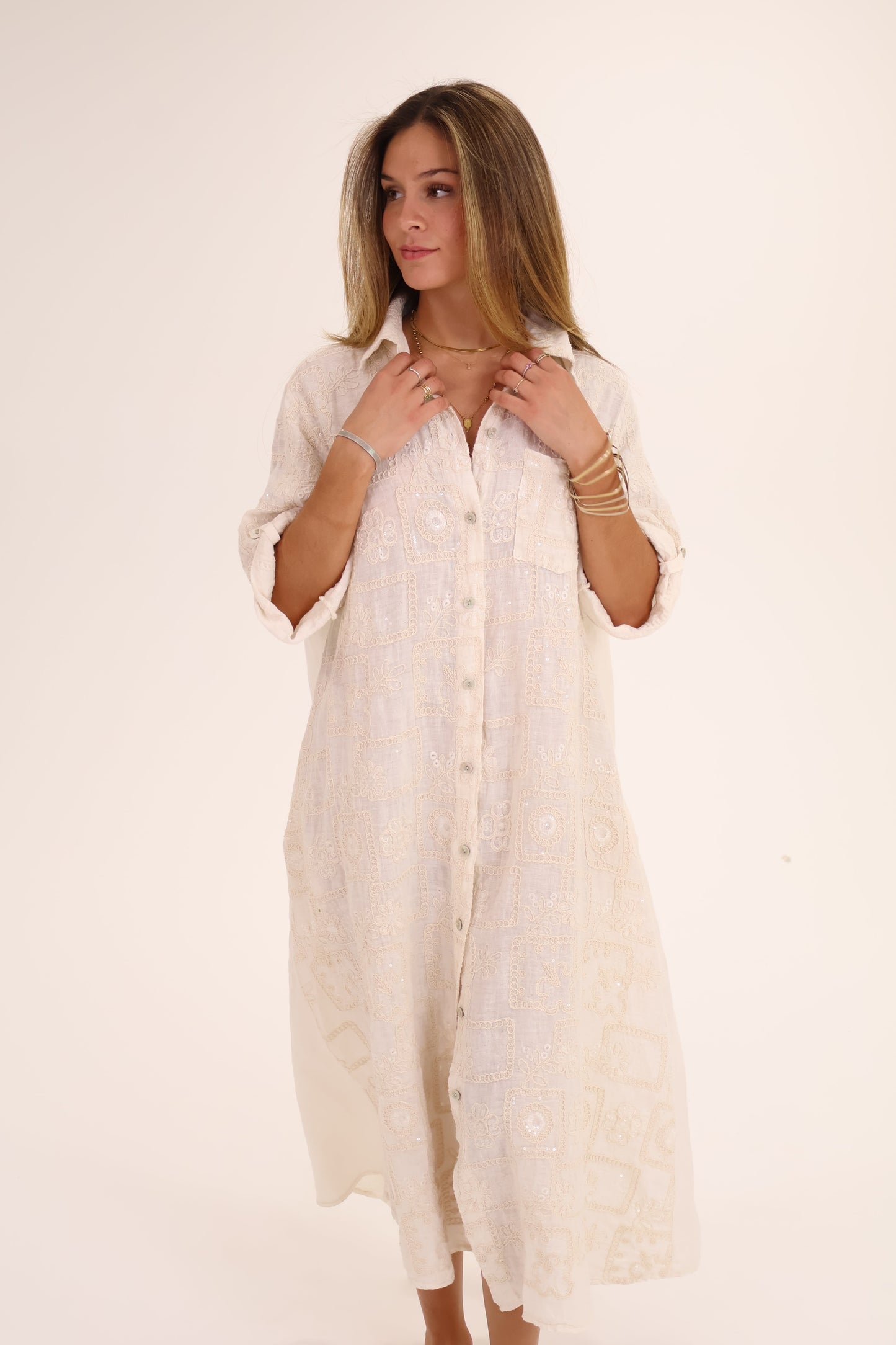 VESTIDO BORDADO LENTEJUELA crema