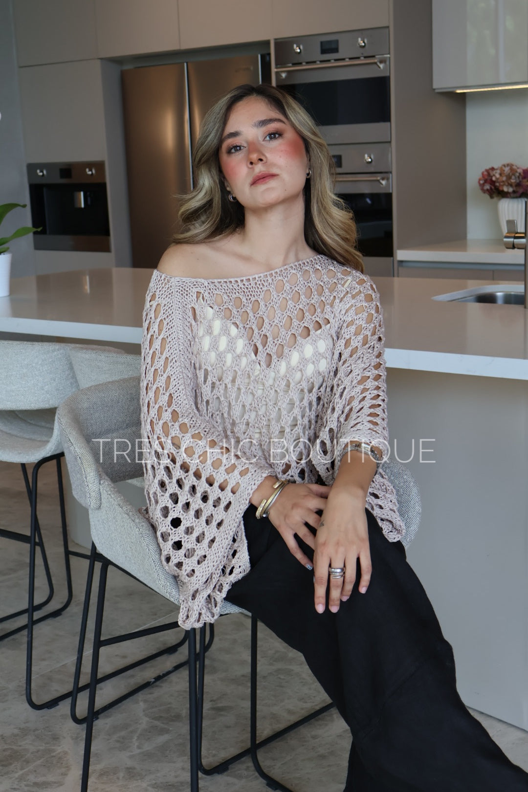 PONCHO CORTO CALADO BEIGE
