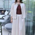 PANTALÓN TABLEADO BEIGE BRILLOSO