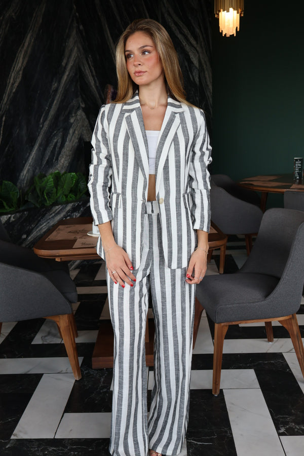 CONJUNTO LINEAS GRIS BLACO