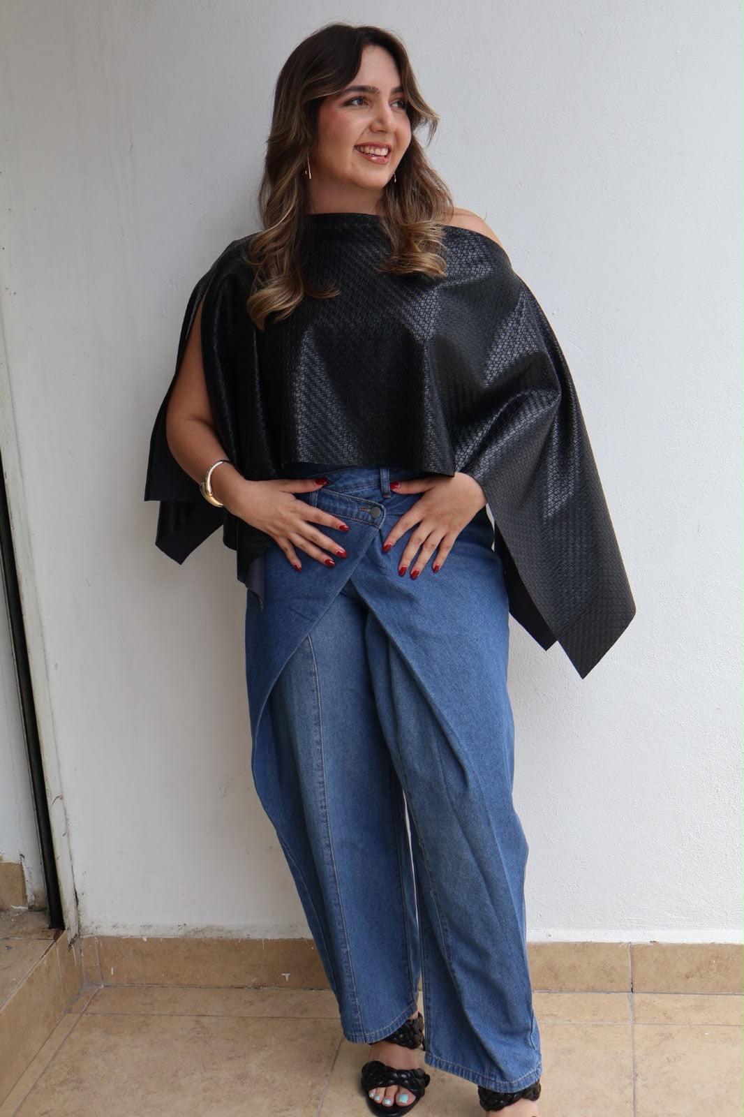 BLUSA PONCHO DESIGUAL VENETA NEGRO