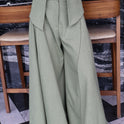 PANTALÓN PINZAS VERDE