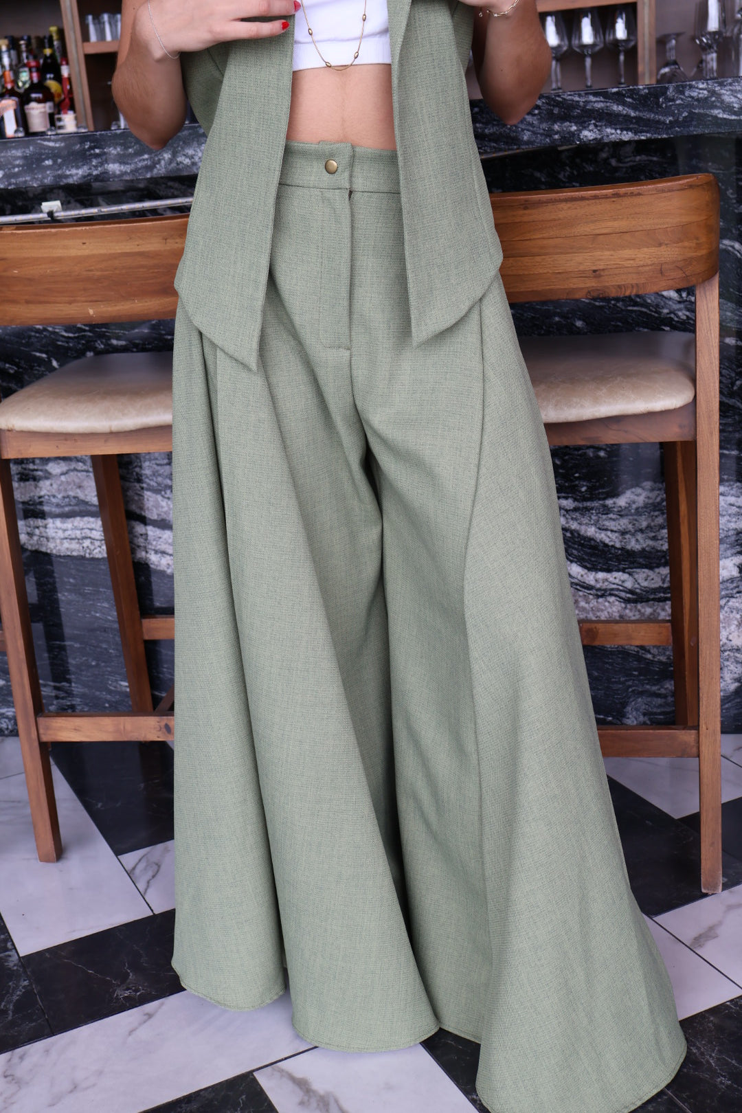PANTALÓN PINZAS VERDE