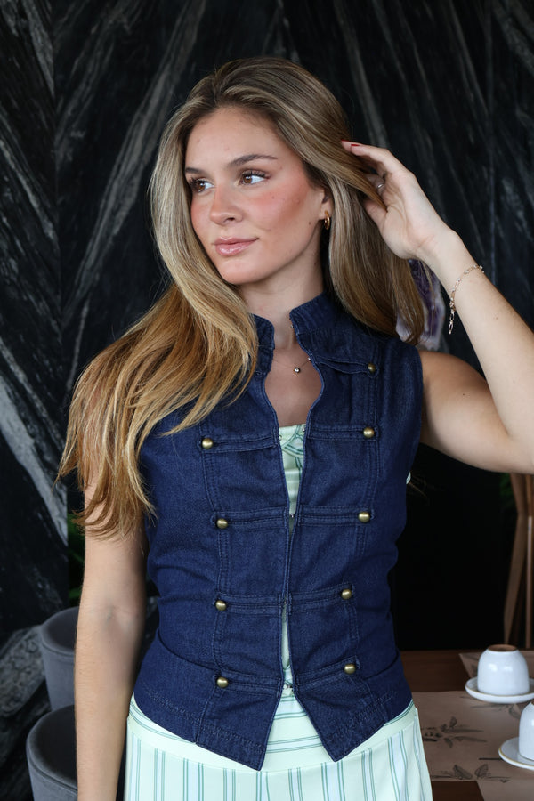 CHALECO BROCHES EN DORADO