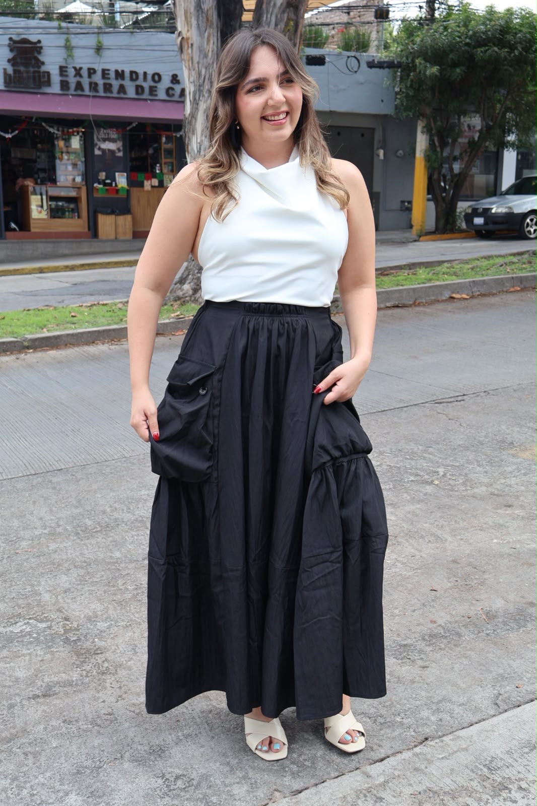 FALDA NEGRA BOLSAS VOLADA