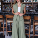 PANTALÓN PINZAS VERDE