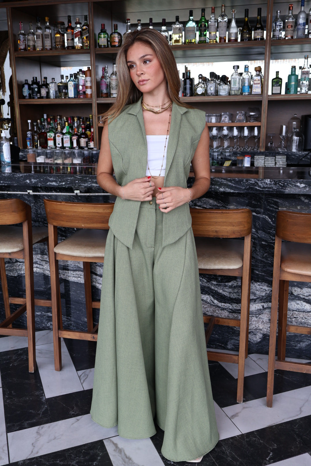 PANTALÓN PINZAS VERDE