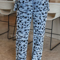 PANTALÓN DENIM FLORES NEGRAS