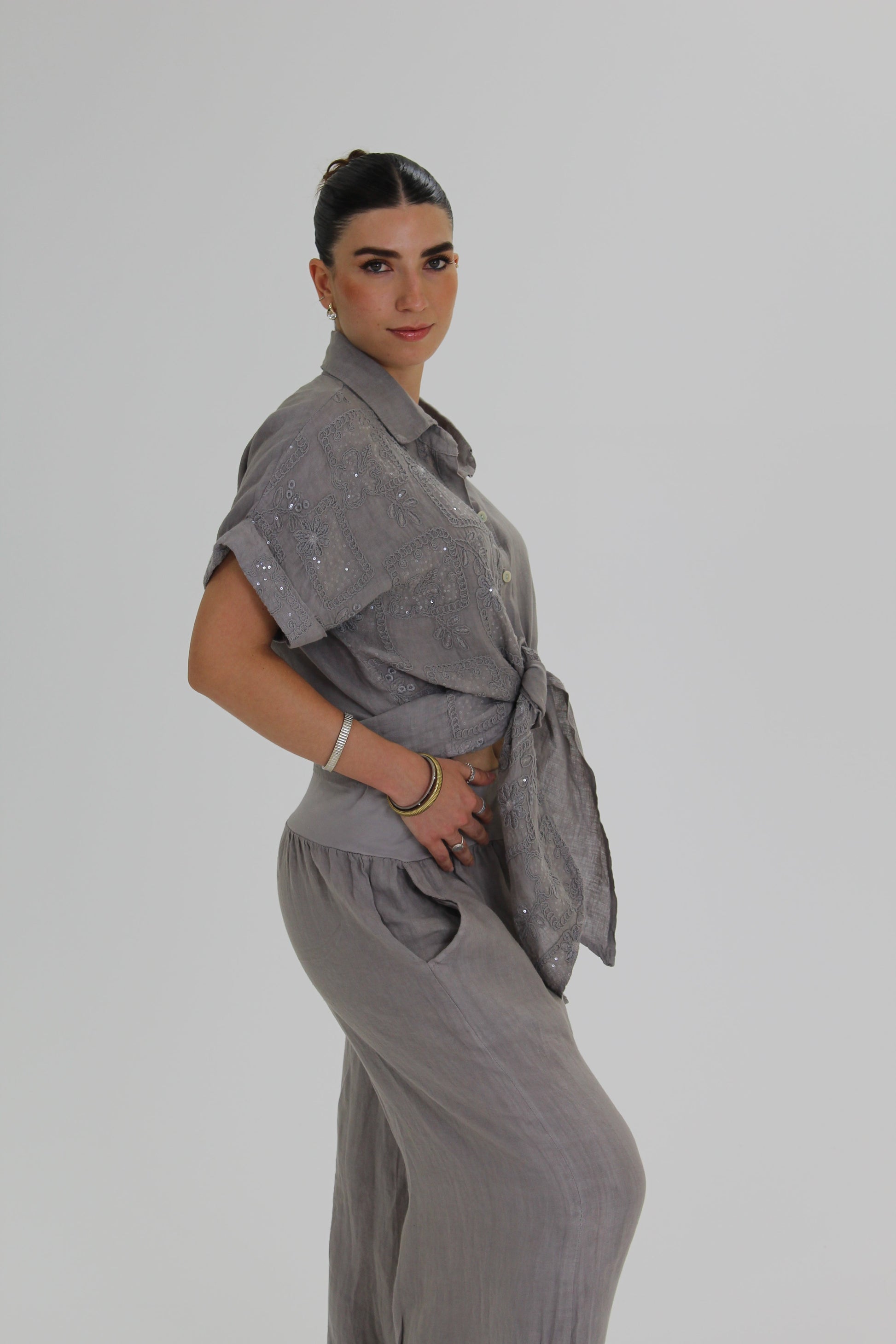 BLUSA BORDADO LENTEJUELA gris