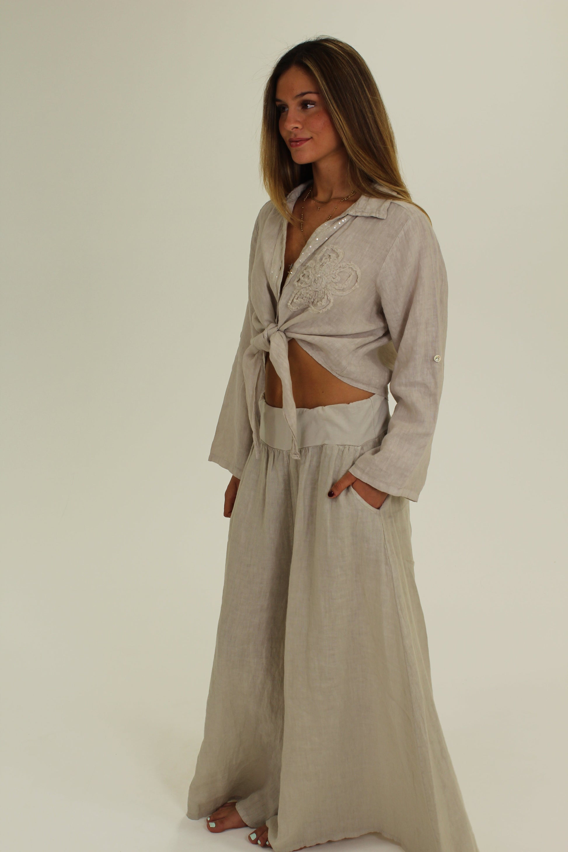 BLUSA FLOR LAZO beige