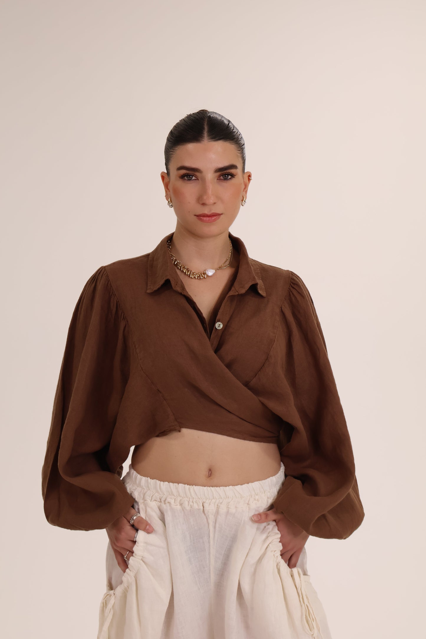 BLUSA MANGA GLOBO BOTON cafe