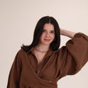 BLUSA MANGA GLOBO BOTON cafe
