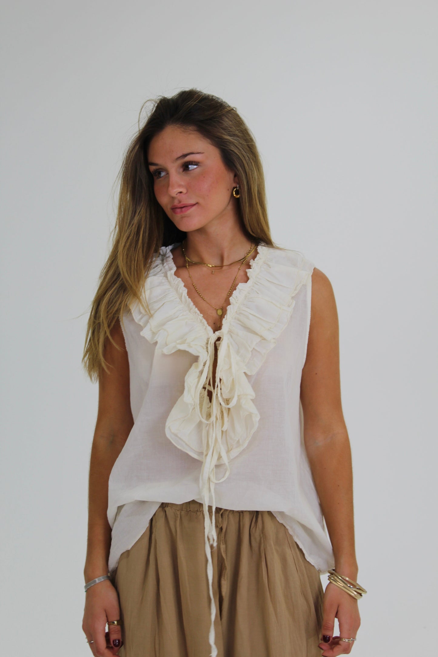 BLUSA SIN MANGA crema