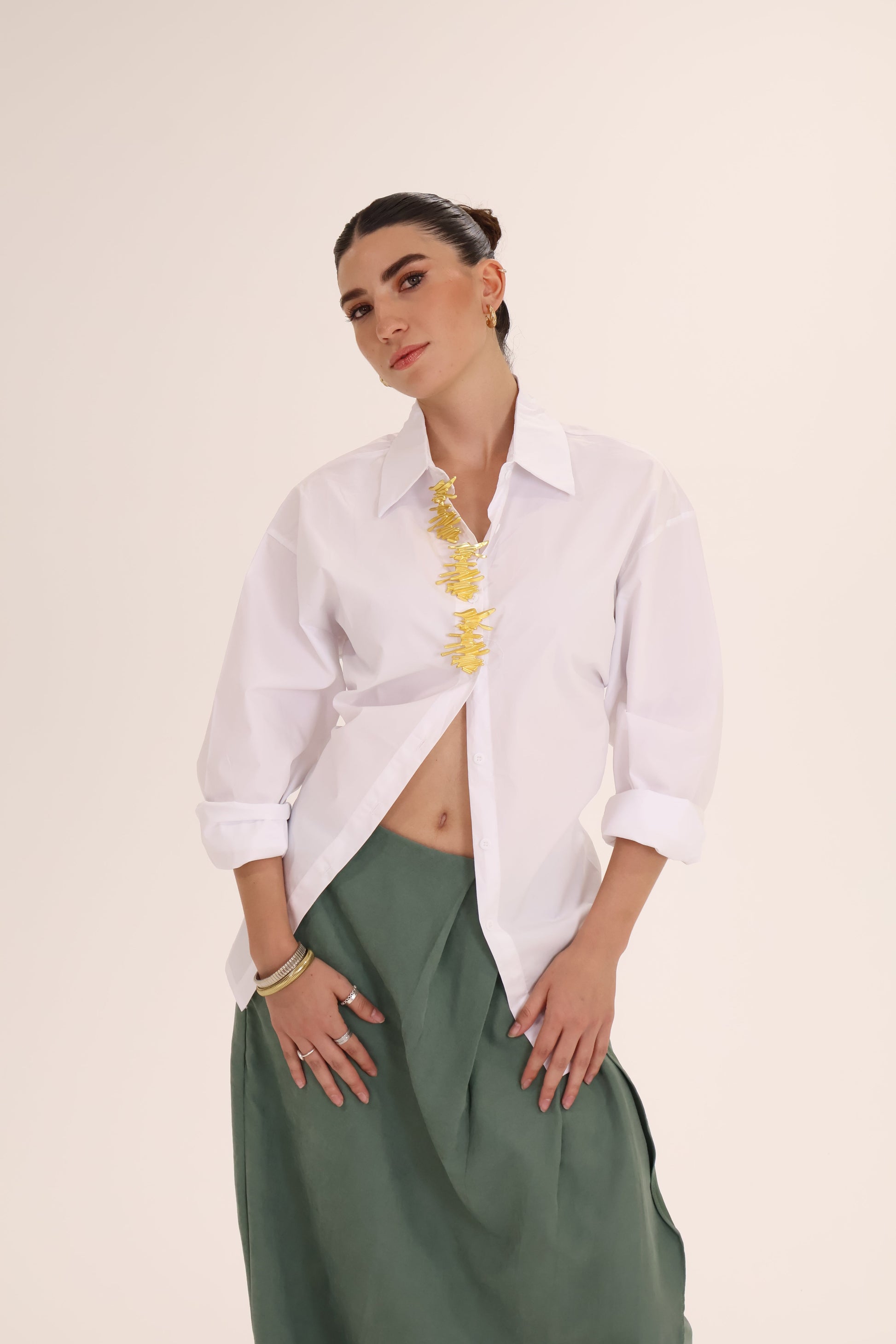 CAMISA DETALLE DORADO
