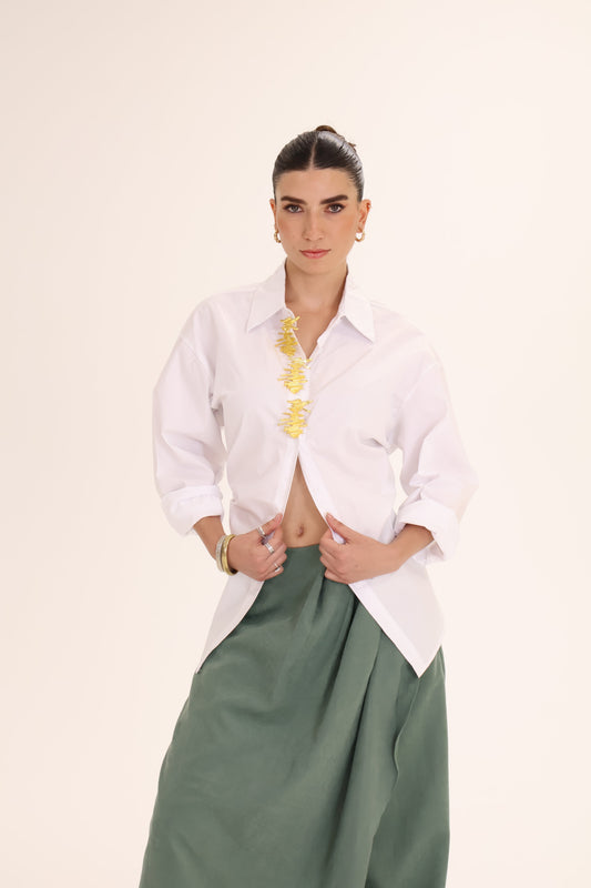CAMISA DETALLE DORADO blanca