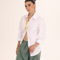CAMISA DETALLE DORADO blanca