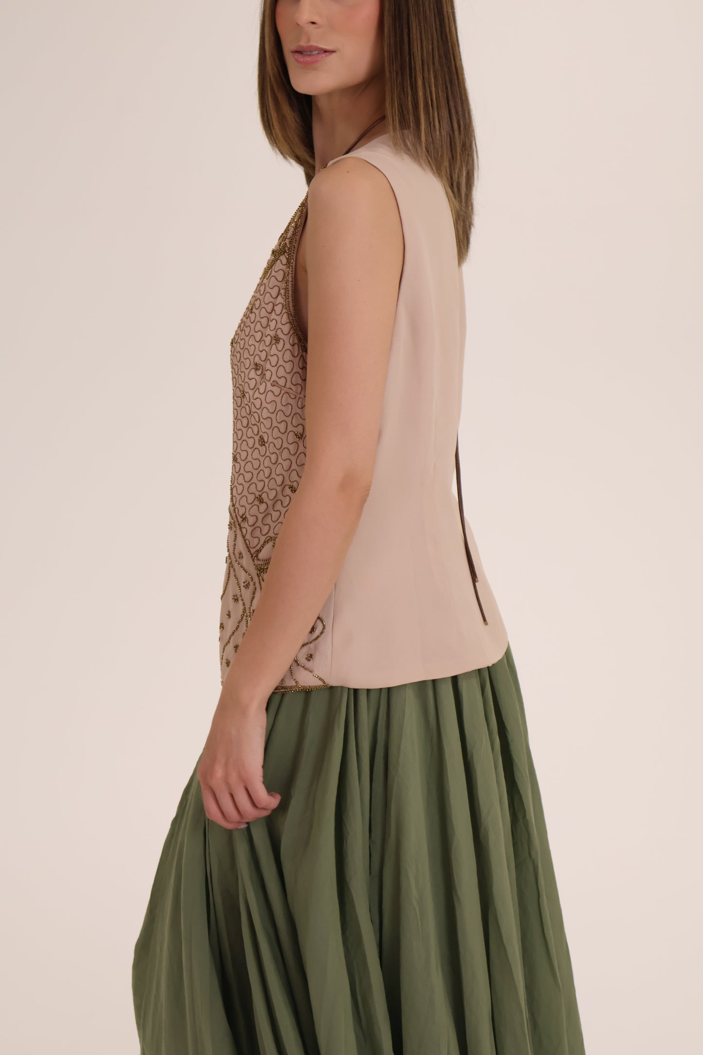 CHALECO CANUTILLO BORDADO beige
