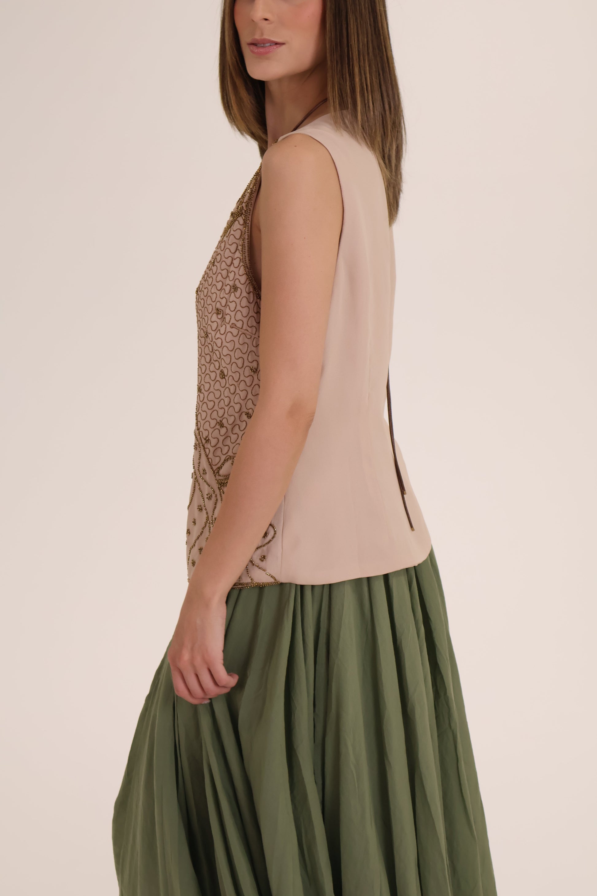 CHALECO CANUTILLO BORDADO beige