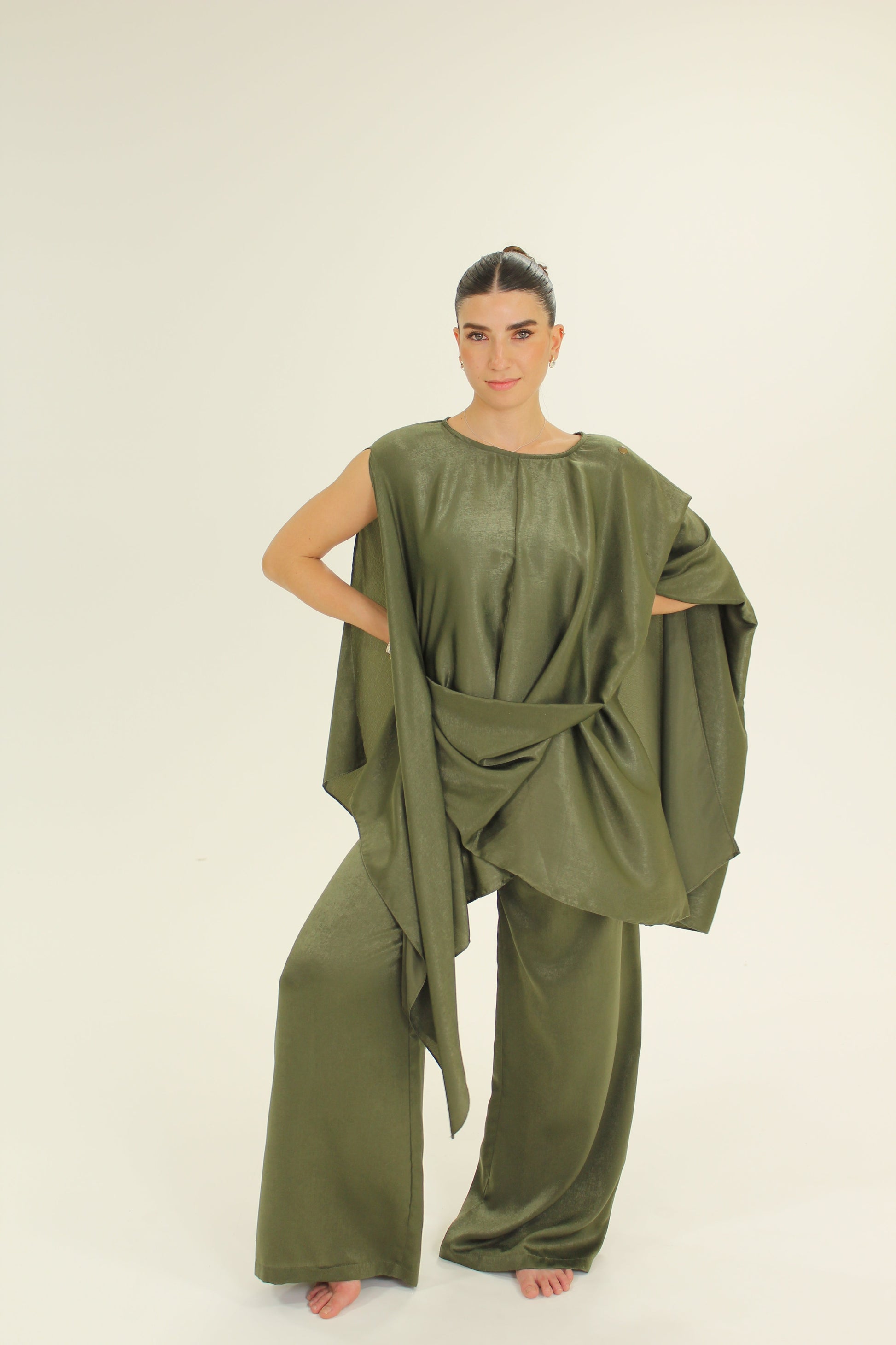 CONJUNTO DISEÑADORA SATIN verde