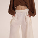 PANTALON BOLSILLOS crema