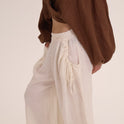 PANTALON BOLSILLOS crema