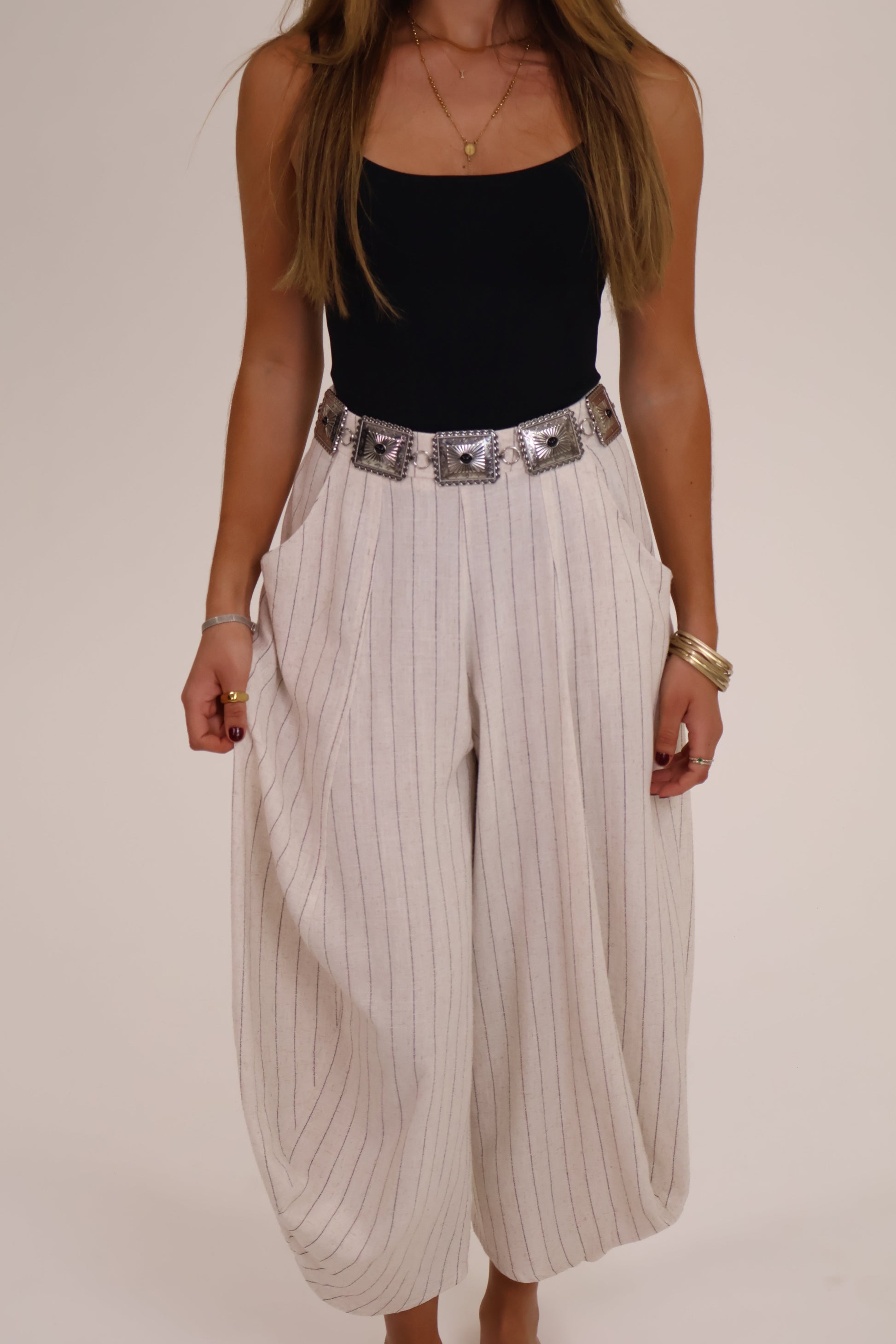 PANTALON CORTO CURVA RAYA beige