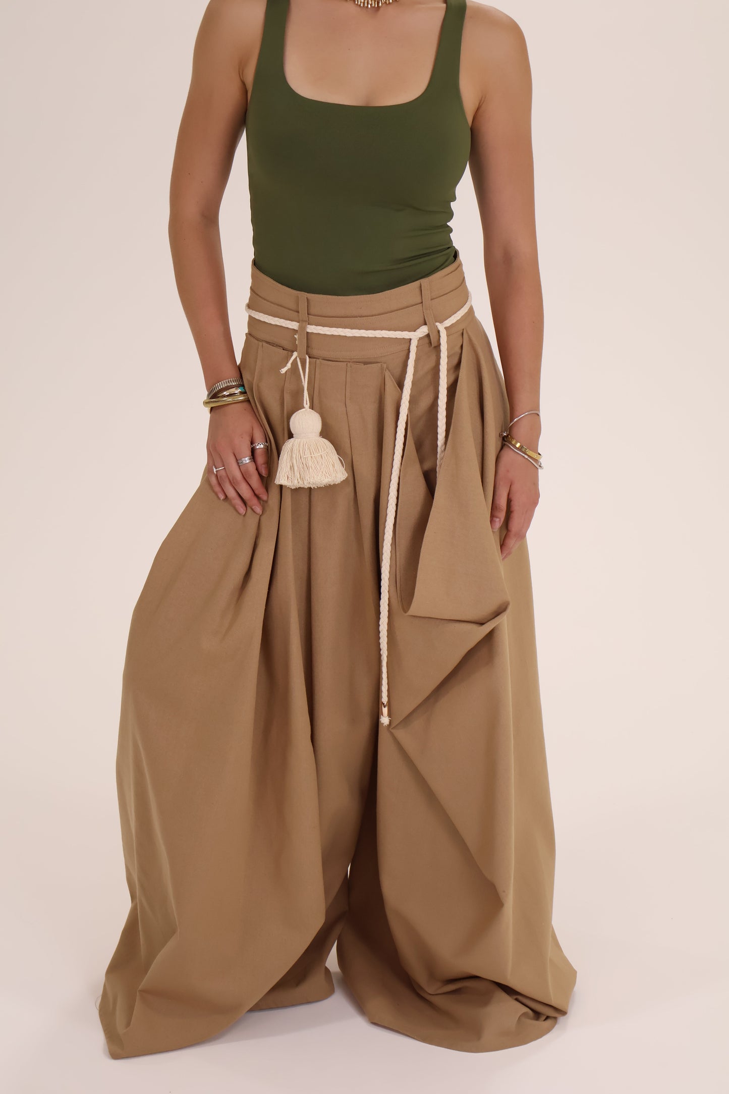 PANTALON TRENZA POMPON beige