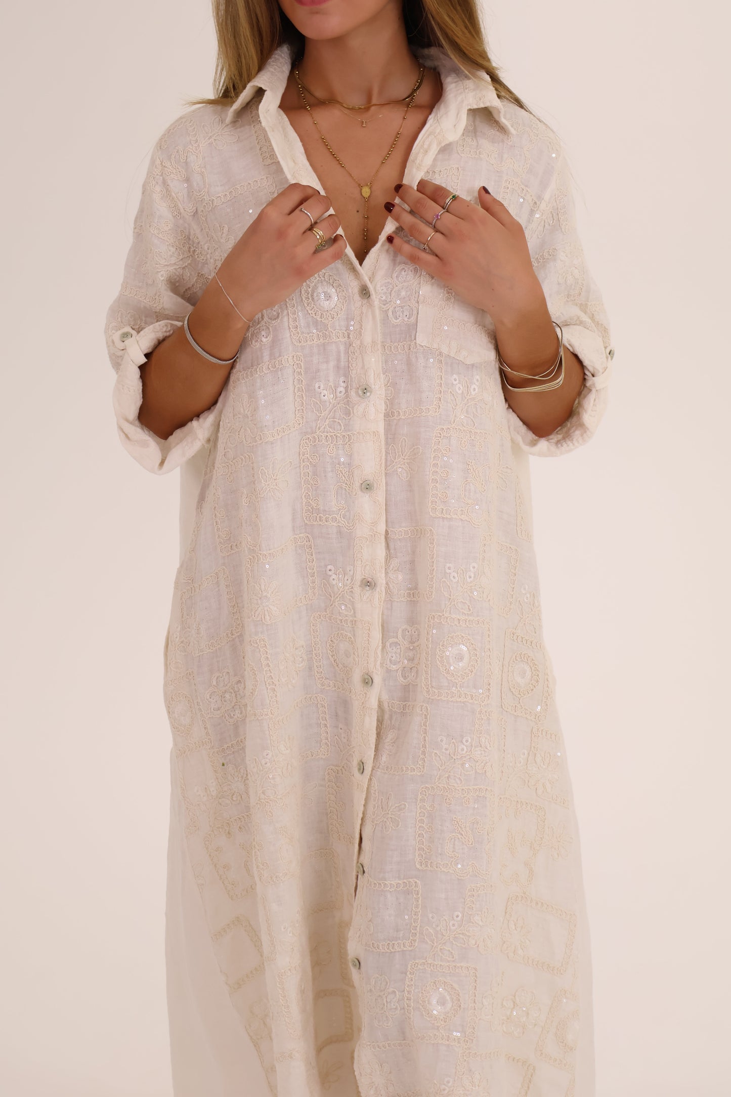 VESTIDO BORDADO LENTEJUELA crema