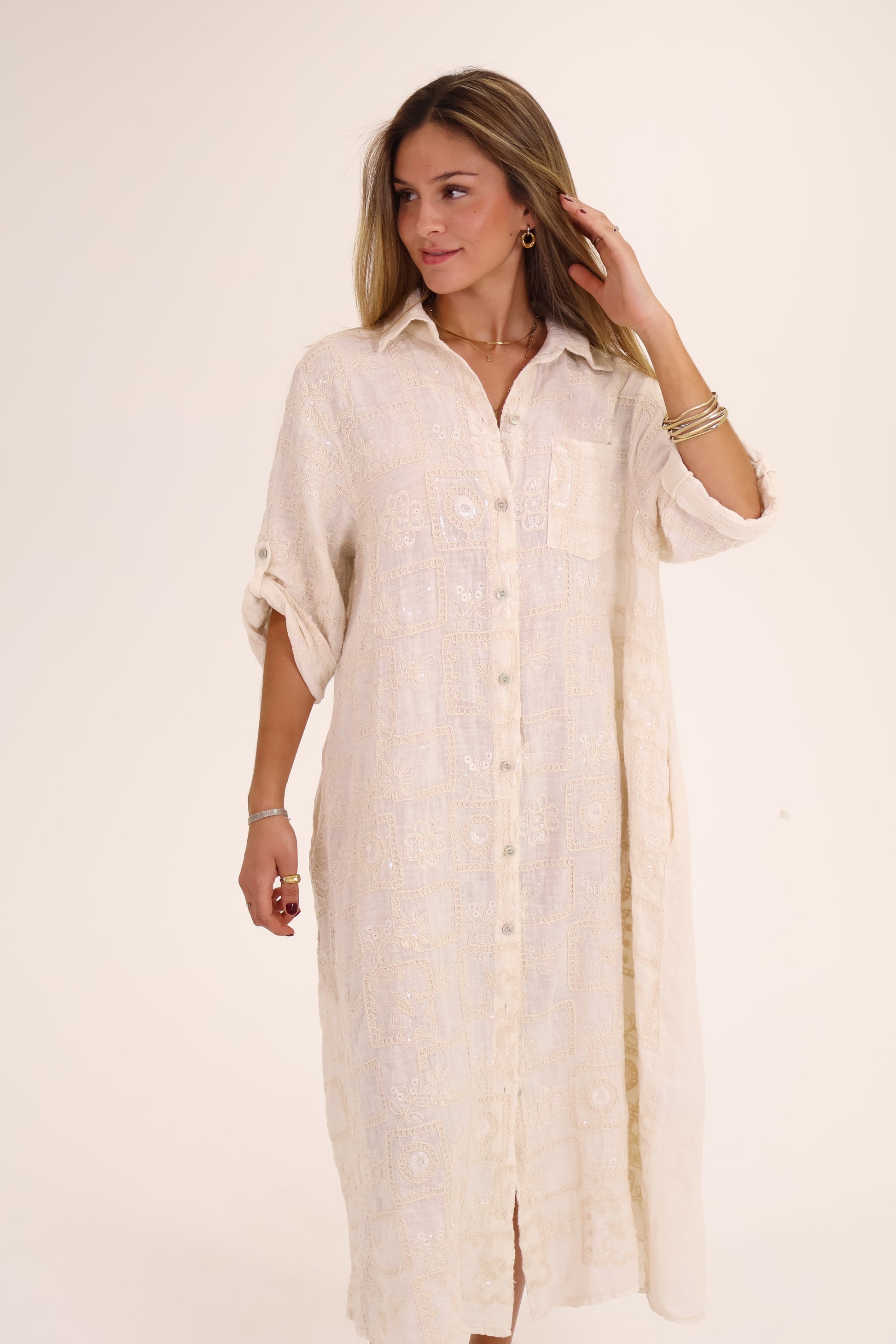 VESTIDO BORDADO LENTEJUELA crema